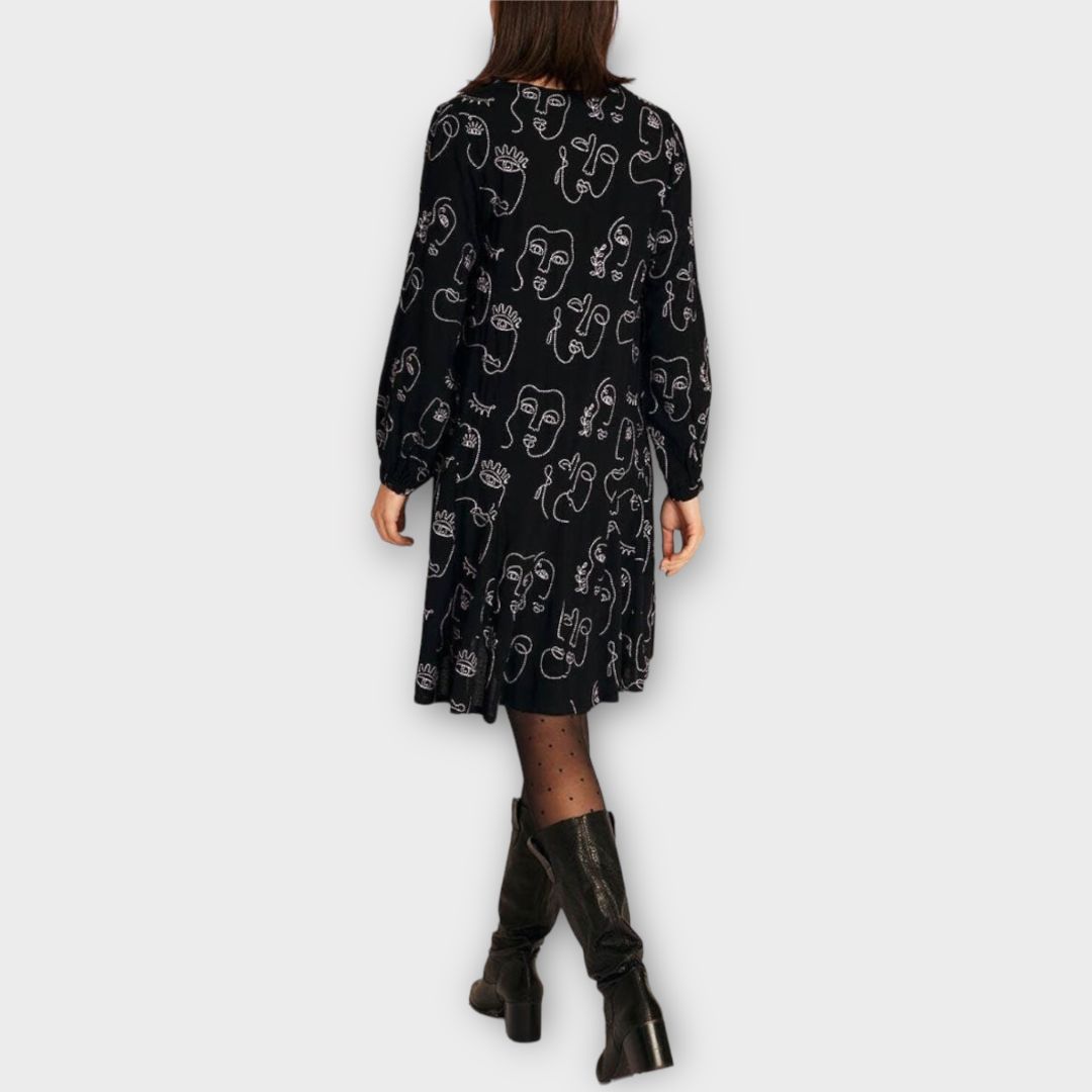 Pepaloves Embroidery Dress - M (8/10)